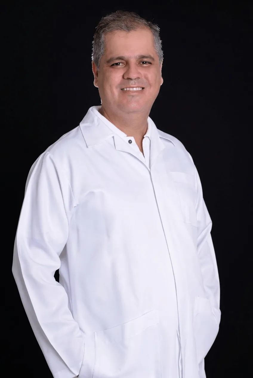 Dr. Luciano Alves Freire, Cirurgião-Dentista com ampla experiência clínica em Passos MG, CRO MG 25.170